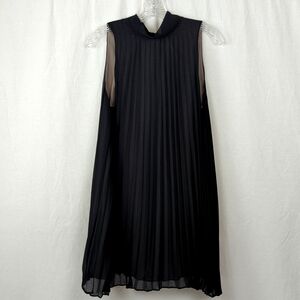 BB DAKOTA BLACK SLEEVELESS PLEATED DRESS